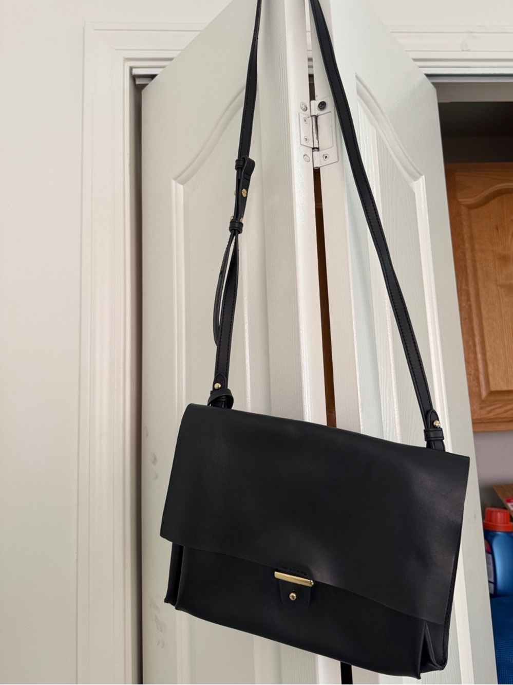 Vince Camuto 'Garet' Cross Body M327-26 Black Leather